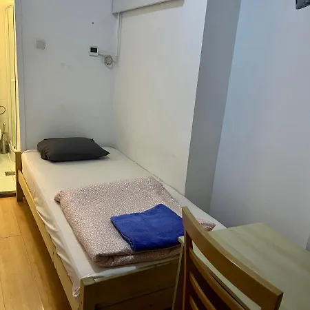 Kalvin 7rooms Hotel *